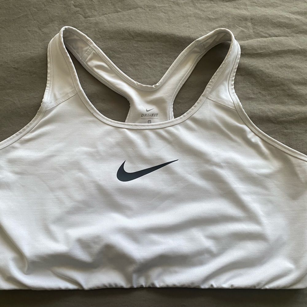 Nike Dri-FIT Swoosh Sports Bra